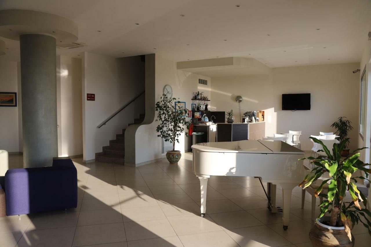 Hotel Celeste มาร์ซาเมมี ภายนอก รูปภาพ